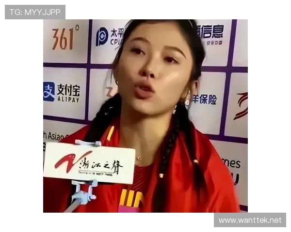 吴艳妮这生活也太反差了，球场上冷静得像机器人，下了场秒变买买买狂魔？