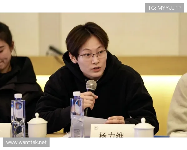 杨力维训练照像教科书，家里摆设像奢侈品店，这反差我还没消化完